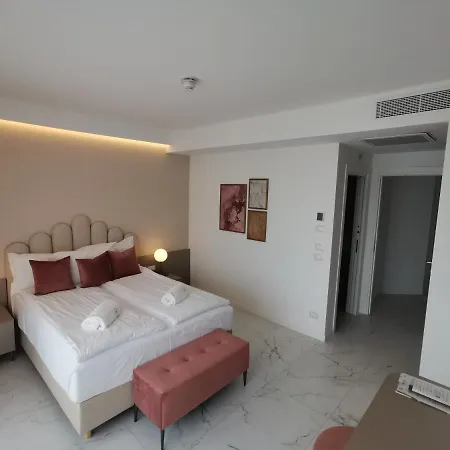 Astoria 3* ביביונה