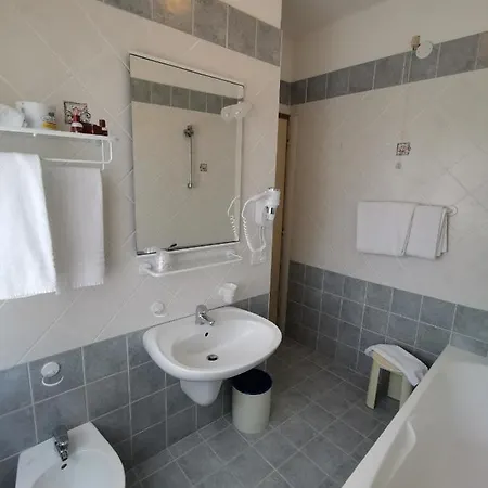 Astoria 3* ביביונה